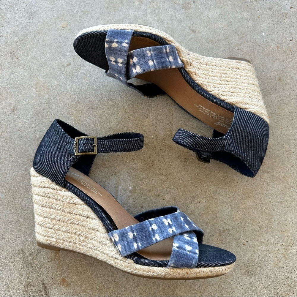 TOMS Sienna Navy Batik Stripe/Denim Espadrilles Sandals Size 8